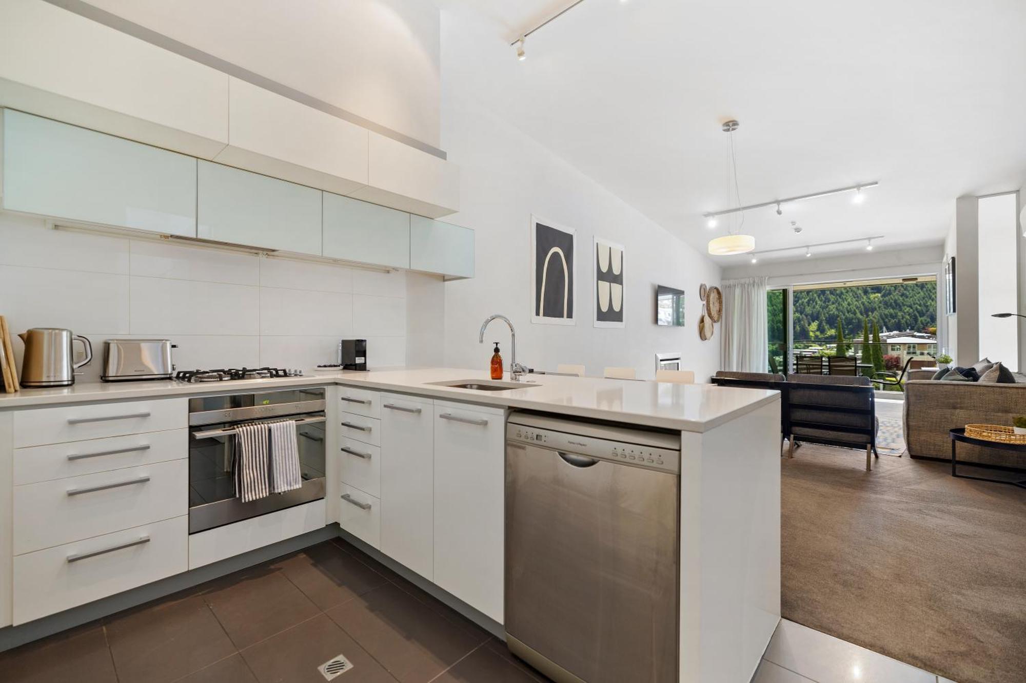 Stylish Haven Luxury Interiors In Prime Location Lejlighed Queenstown Eksteriør billede