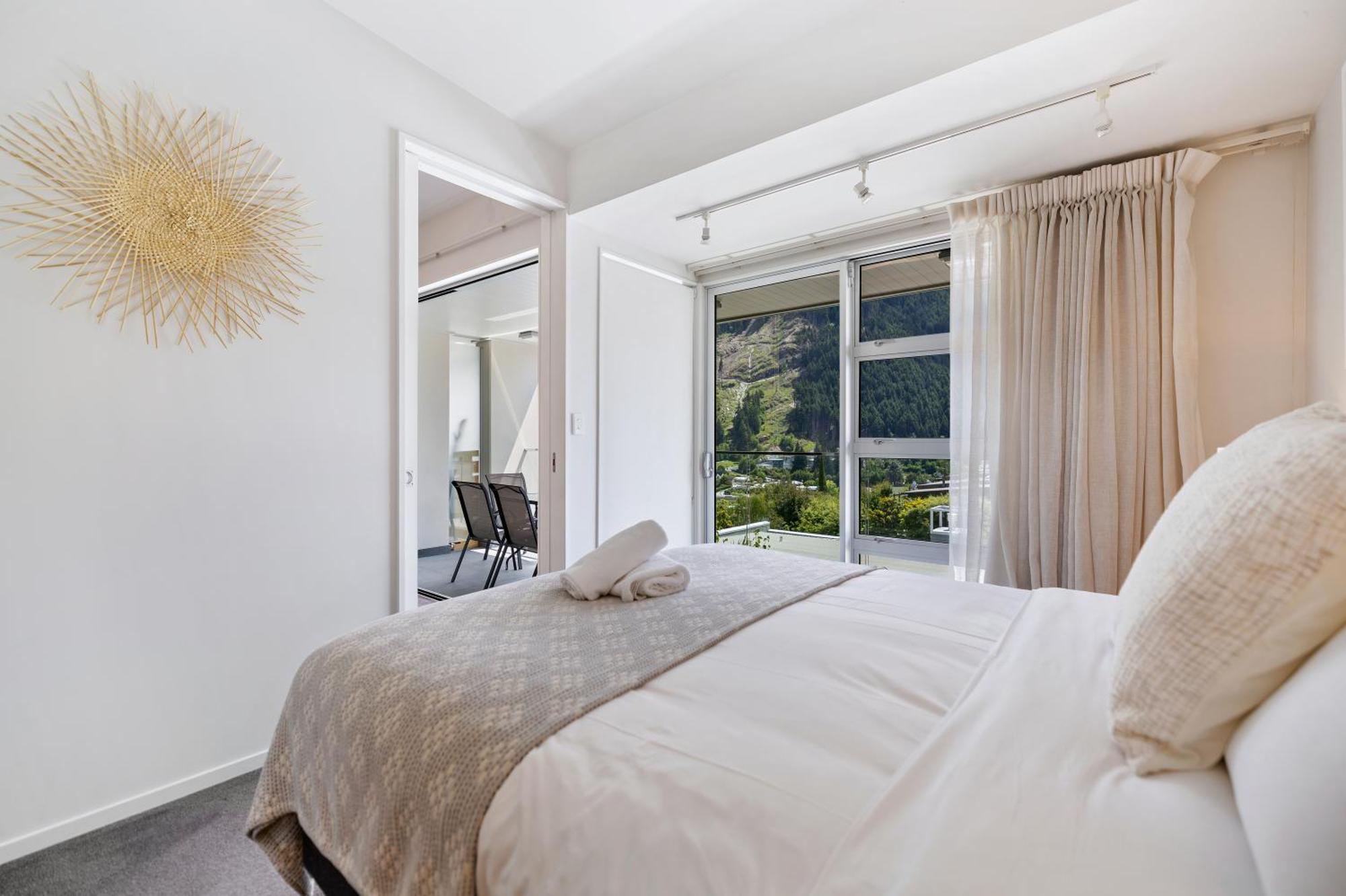 Stylish Haven Luxury Interiors In Prime Location Lejlighed Queenstown Eksteriør billede